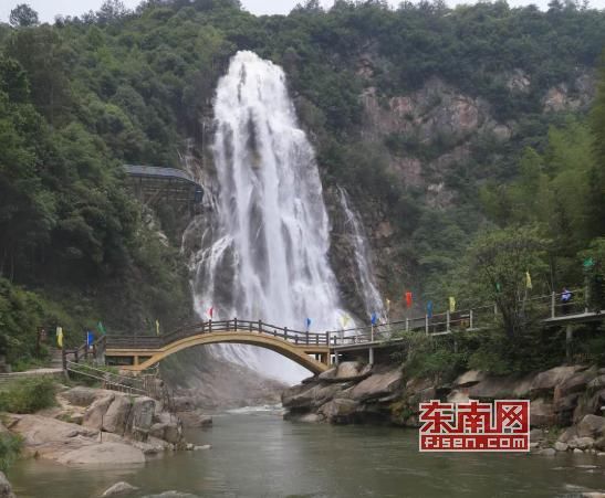 安徽安庆黄尾镇：无中生有造“彩虹” 绿水青山变金山银山