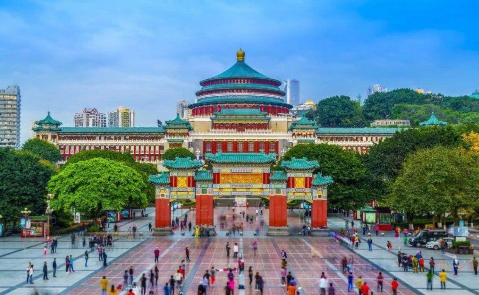 热辣火锅、梦幻夜景、曲折山路,与奇瑞艾瑞泽5探秘魔幻重庆