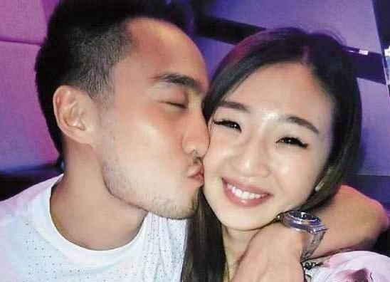 忍不住了?赖弘国结婚四天后前妻发声,网友:原