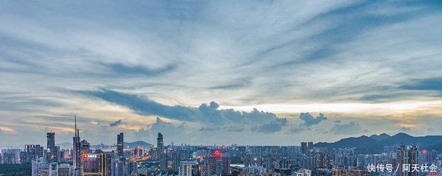 第一经济大省广东常年压着老二江苏,但在该指