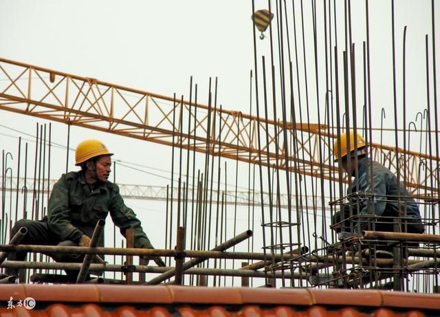 下月起,农村盖房农民必须有 身份 ,包工头没有牌