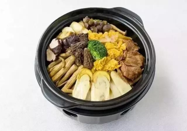 一大桌特色年夜饭，保你新年好运连连！