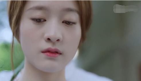 两版《泡沫之夏》欧辰绿蕾丝为夏沫扎头发,镜