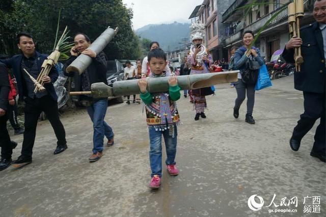 广西融水：人山人海欢庆十六坡民族盛会