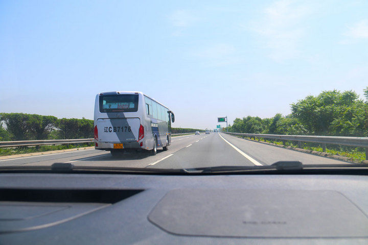 电动出游并不难 比亚迪e5 450带你出京观航母