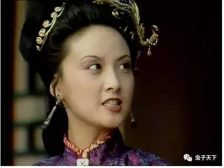 王熙凤在贾府的地位是高还是低?她和李纨的地位一样吗? 博九网