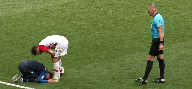 法国4-2克罗地亚!法国时隔20年再次捧起大力神