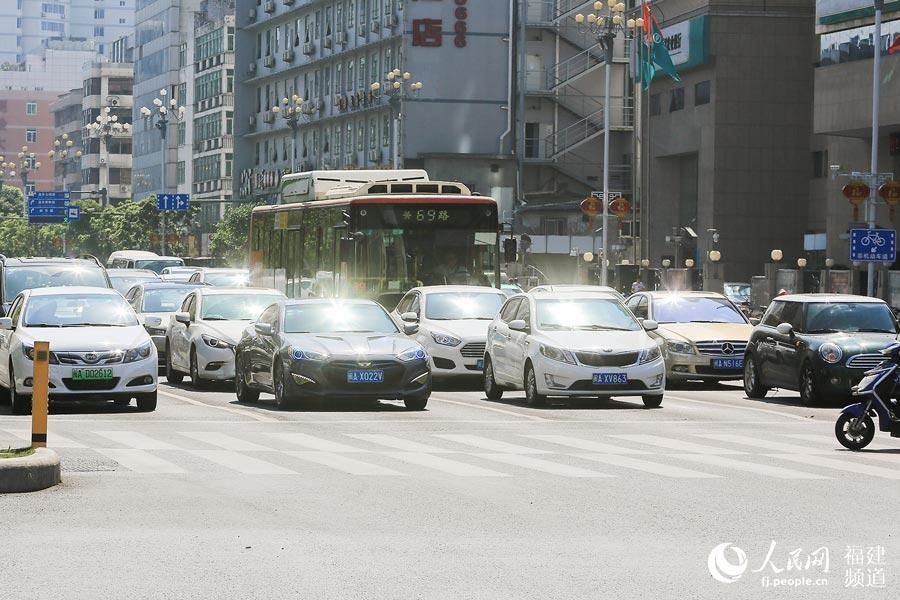 组图：38℃！福州现历史同期最高温网友调侃不会“白”活