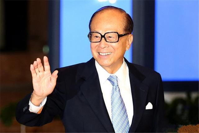 香港首富李嘉诚再卖地 :8年抛售3000亿港元资产 再次退出房地产