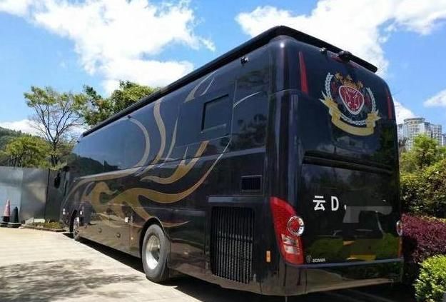 半挂车改装豪华房车,改装费值两辆劳斯莱斯,连上路的资格都没有