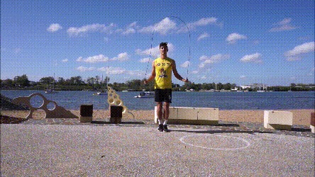 足球运动小伙,每天1000次跳绳,一个月后,小腿移