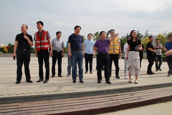 郑州市城管局局长李雪生一行到沟赵办事处检查