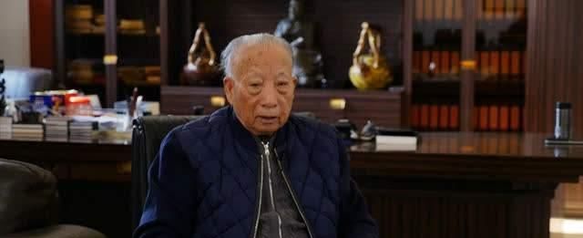 从“收粪”起家到年入600亿,重建“圆明园”,连马云都为他撑伞