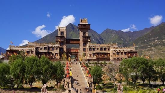 “云朵上的民族”,游历四川古羌城