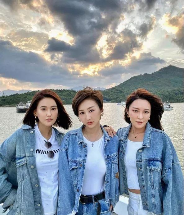 TVB一众当家花旦及高层参加苗侨伟中秋船party