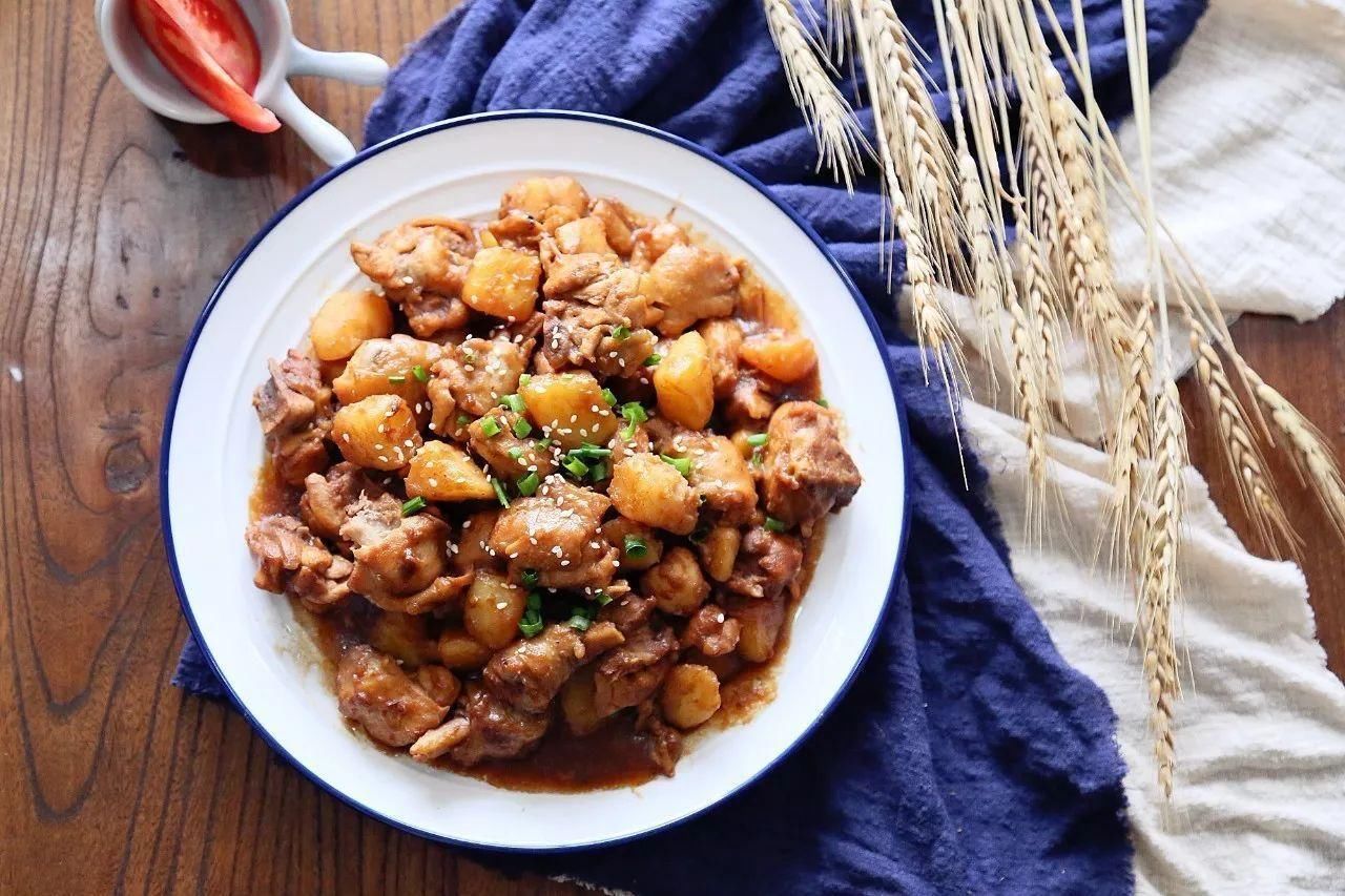 美食家常菜土豆焖鸡 t0179926358b0e76915.jpg