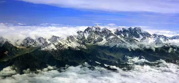 新疆有座被众人膜拜3000多年的神山，美的逆天了！