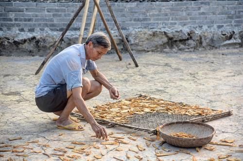 年收入人均多少脱贫