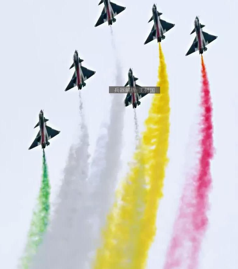 中国歼10成功亮相巴基斯坦阅兵!出口概率低,被