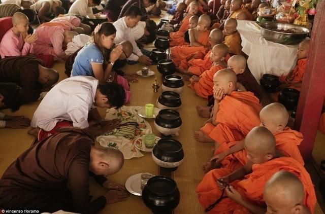 纪实:泰国男孩入寺为僧全过程