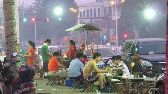 烧烤摊卖的大量猪鞭,都是从哪里来的?说出来你都不敢相信