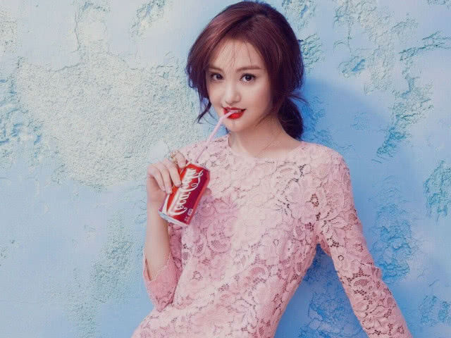 周冬雨余文乐_周冬雨 收入(2)