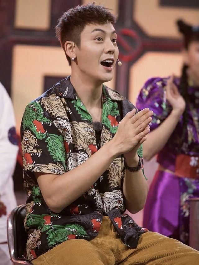 贾斯汀比伯撞衫陈伟霆,同穿花衬衫,没有对比就