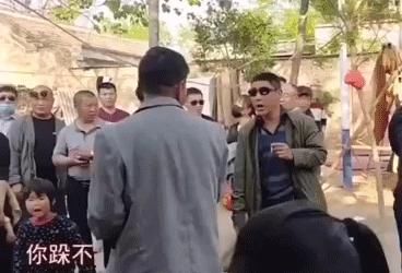 大衣哥朱之文红了，邻居却飘了，道德不是穷人的免费午餐