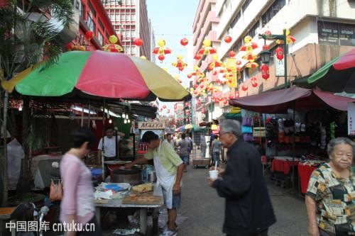 中国人游马来西亚回来被震撼:这才是强大的祖国