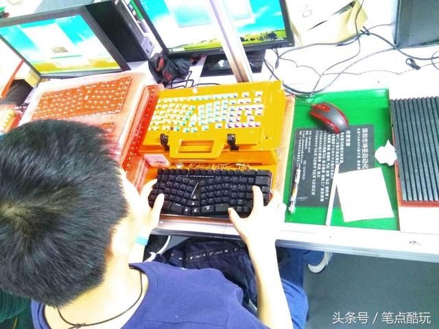 异形有料,软硬双升级!人体工学机械键盘X-Bow