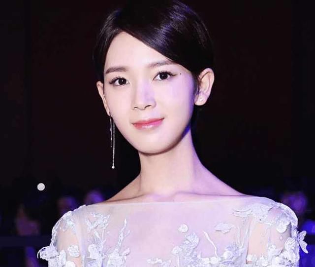 陈瑶早期照片曝光,腰细的像筷子,最有实力却不