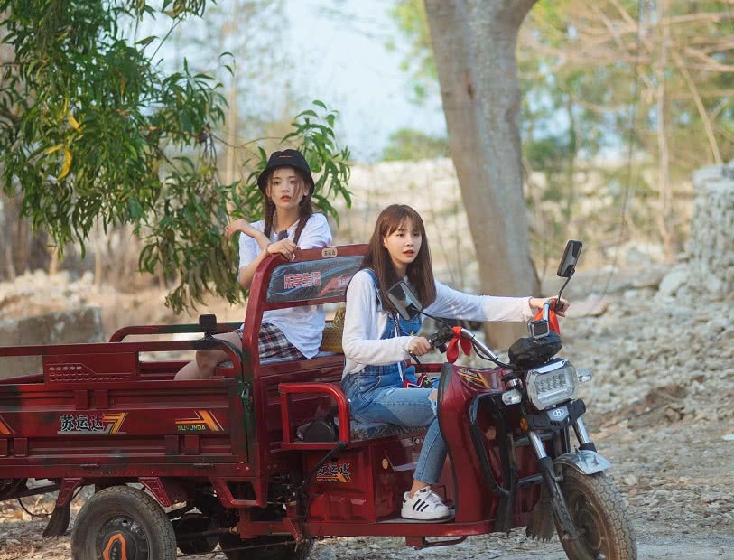 沈梦辰上节目,和杨超越的坐骑亮了,网友:能搭个