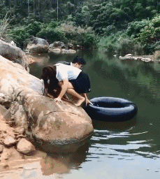 搞笑GIF：大家喜欢龙猫吗？