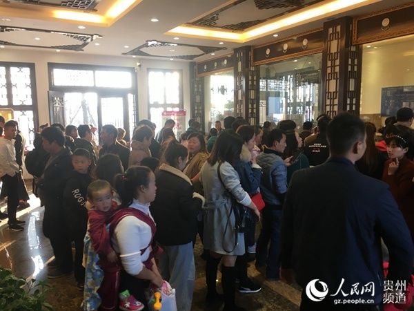 雷山西江苗寨春节接待游客超25万人次 创收2.