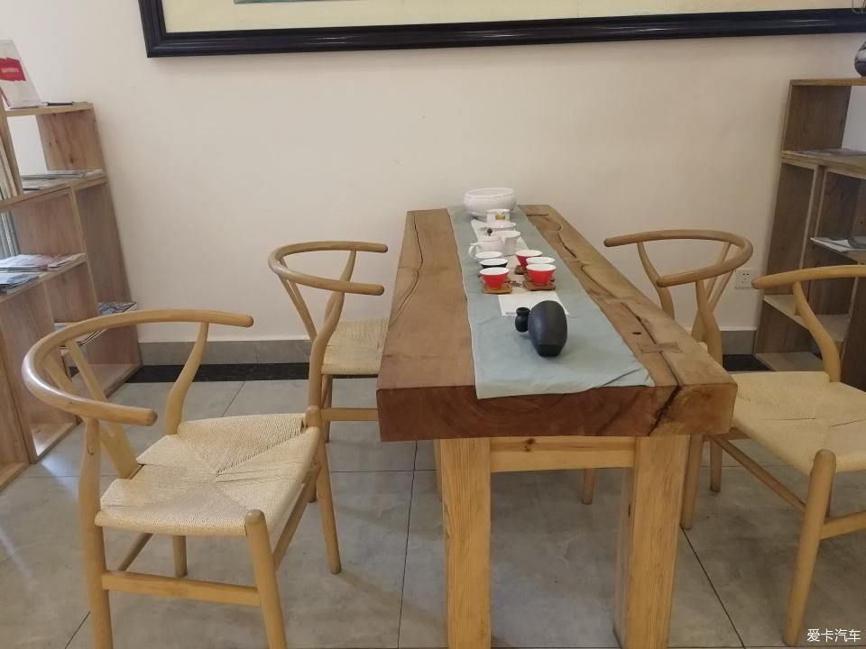 参观牛碾坪万亩观光茶