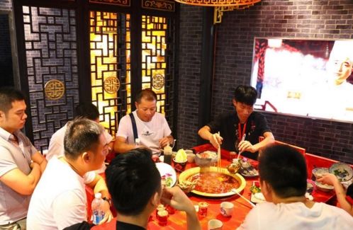 2018CCH广州国际餐饮连锁加盟展览会上凤王