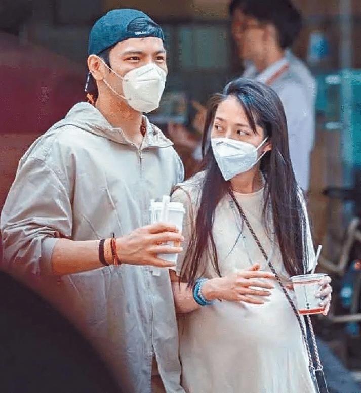 郭碧婷产女细节上热搜，网友：以为她要直播生产