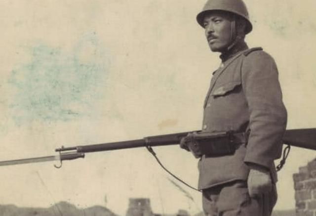 日军敢和中国军队拼刺刀,为啥看到苏联人就怂了,只因毛子会这招