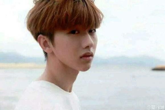 蔡徐坤的女朋友是周洁琼?导师恋上学员?_【快资讯】