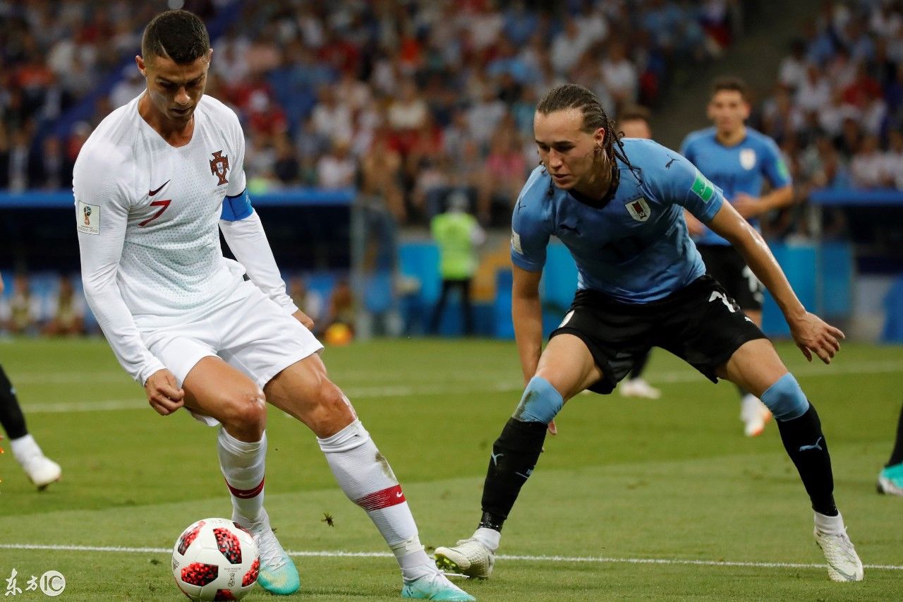 梅西C罗携手告别世界杯,绝代双骄当爹又当妈,