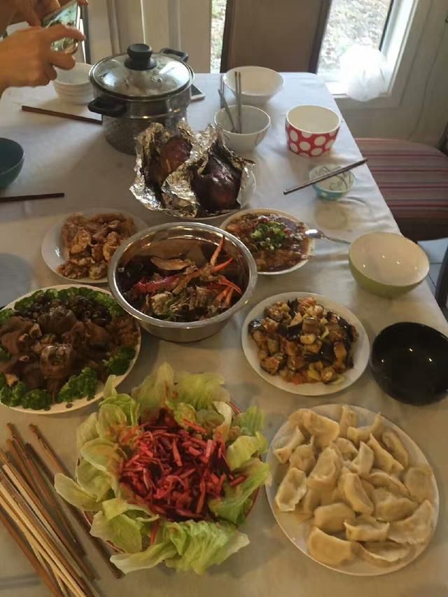 快来看看全国各地年夜饭吃啥！最美国宴乃家宴！晒出你家年夜饭！