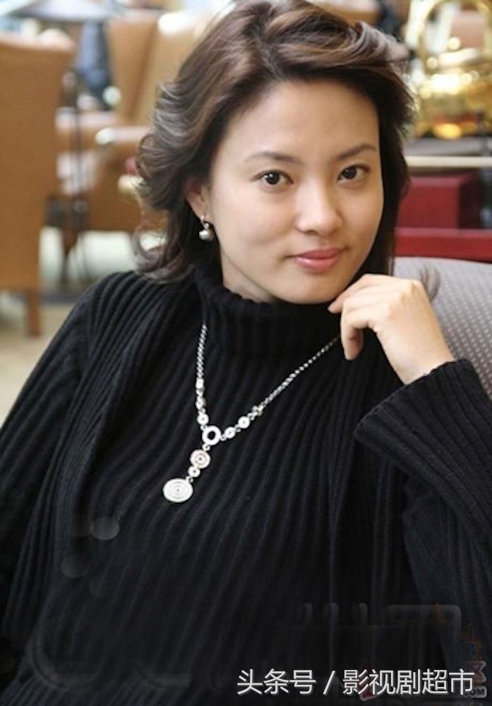 央视三姐刘芳菲照片美吗?网友:美得不像话!