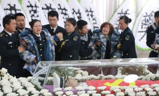 湖南29岁飞行员为救战机牺牲,和海军卫士王伟