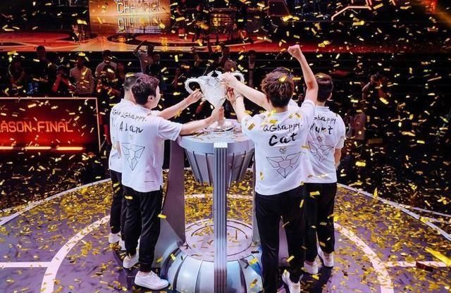 猫神深夜发微博:保级赛加油!QGhappy几已注定