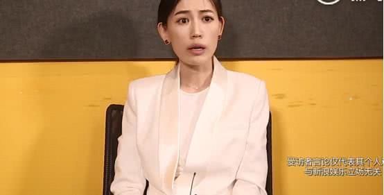 马蓉采访,只要记者提到宋喆,马蓉就有个小动作