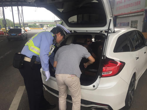 网络中国节丨两百余警力在上海朱家角维序,还