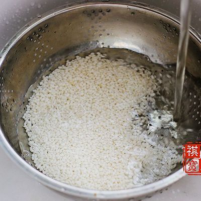 春笋咸肉豌豆乌米饭