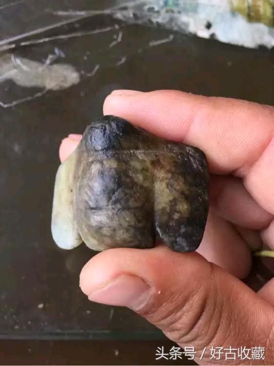 分享十探讨，红山文化玉器中可不可以有这样的皮壳。