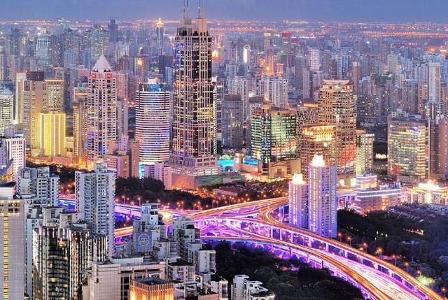 财经 公司新闻 正文  上图是白天的孟买中心城区,高楼很多,有国际化大