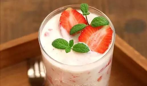 看起来高大上的奶昔,做法其实很简单,减肥妹子看过来~_【快资讯】